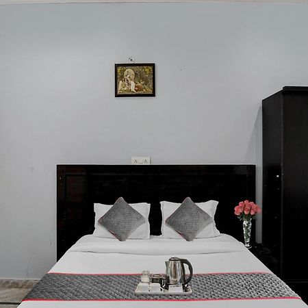 Collection O Samira Residency Near Botanic Garden Of Indian Republic Hotel Noida Kültér fotó