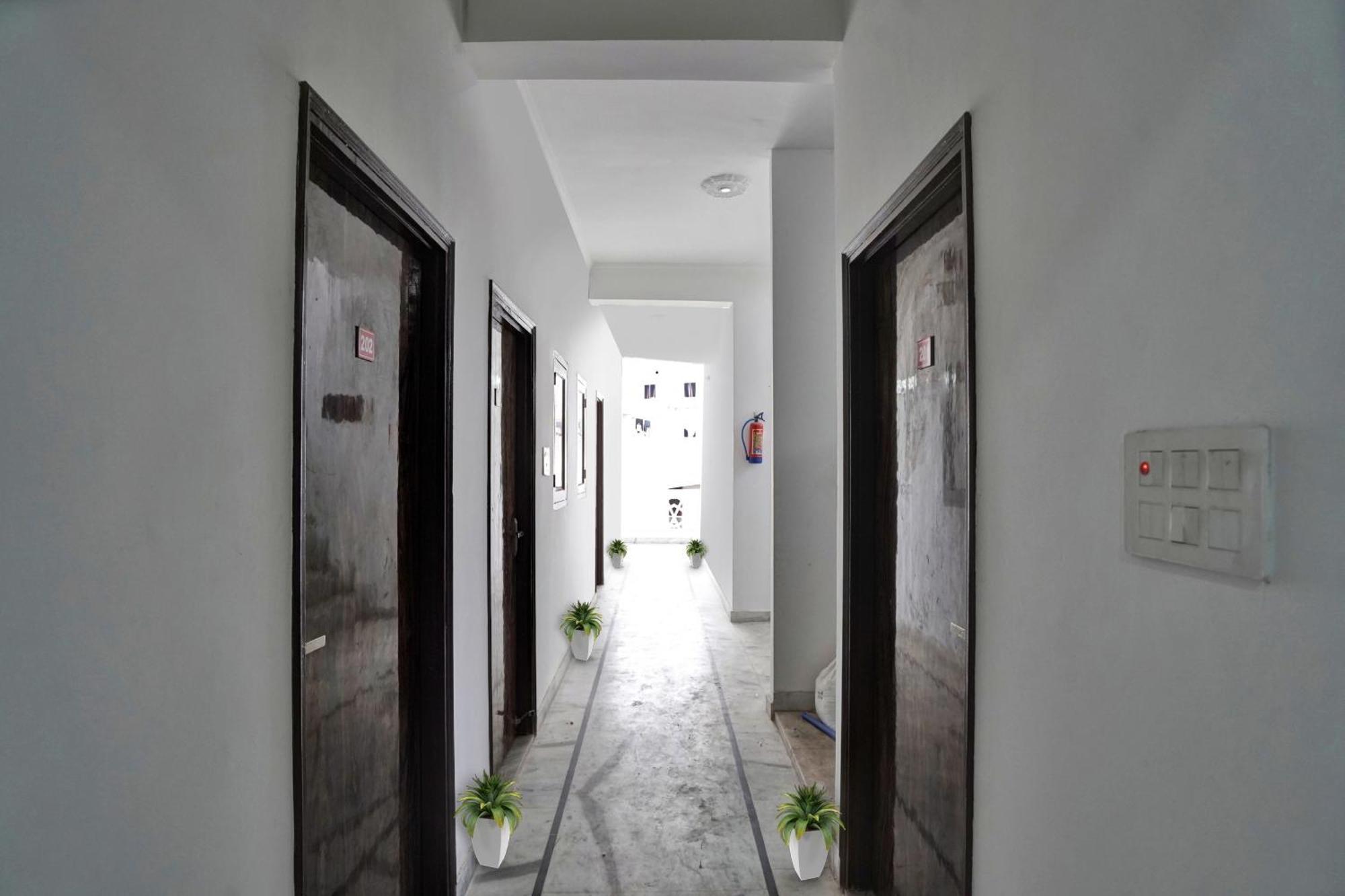 Collection O Samira Residency Near Botanic Garden Of Indian Republic Hotel Noida Kültér fotó