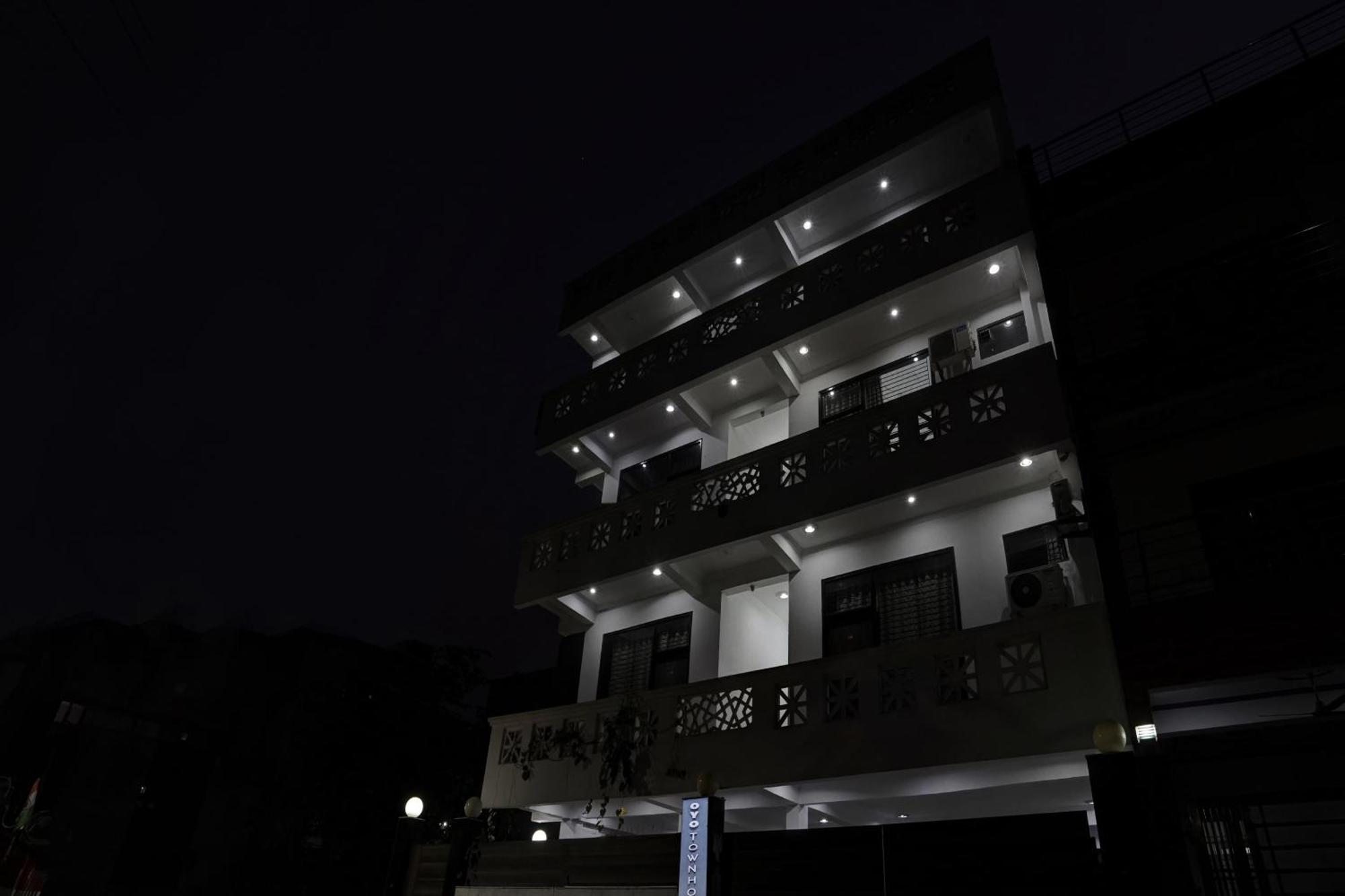 Collection O Samira Residency Near Botanic Garden Of Indian Republic Hotel Noida Kültér fotó